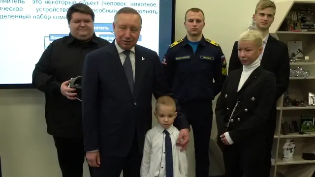 Памятная доска Герою России Александру Жихареву